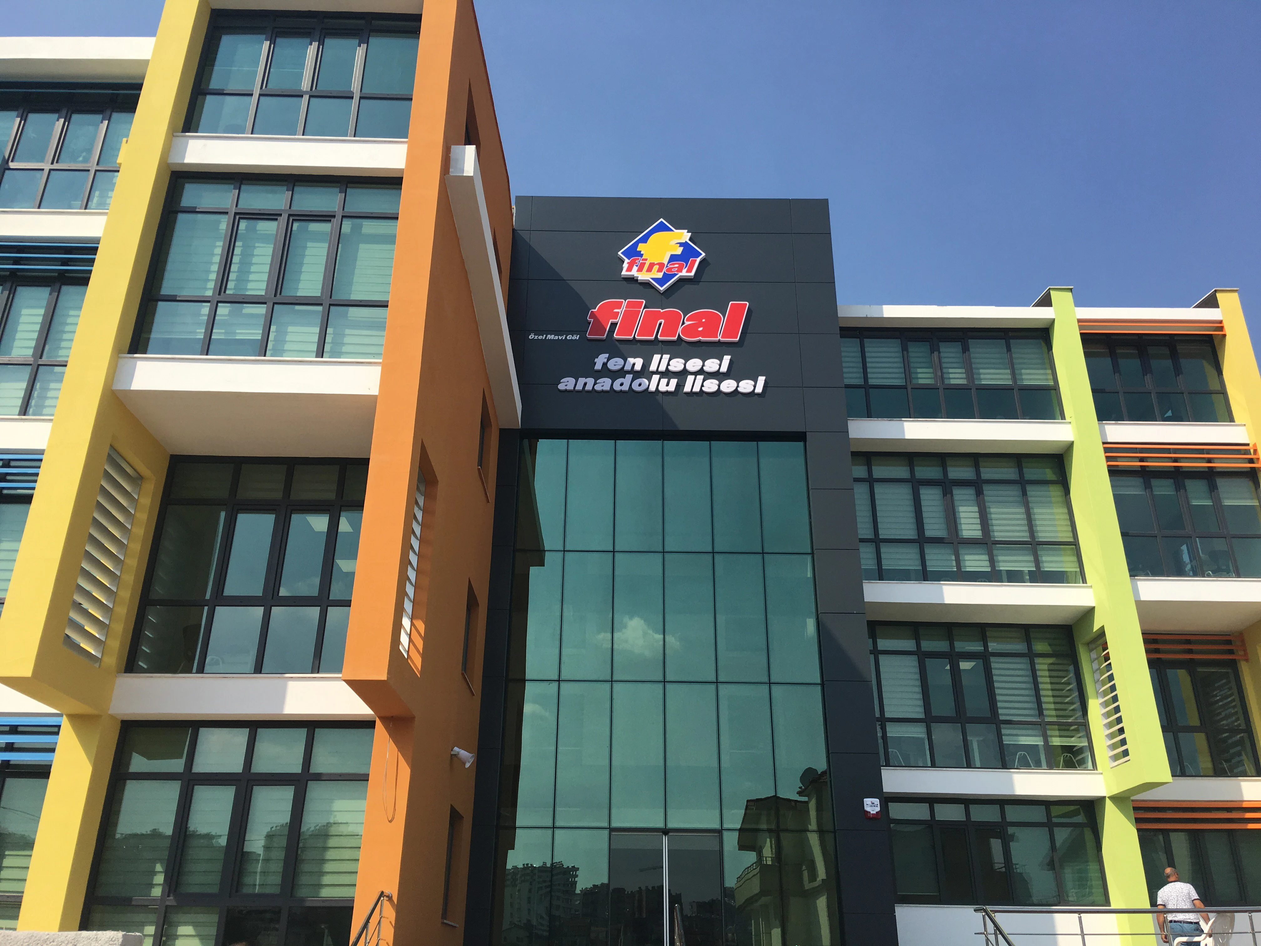 Final Eğitim Kurumları için kurumsal kimlik ve reklam tasarımı çalışması
