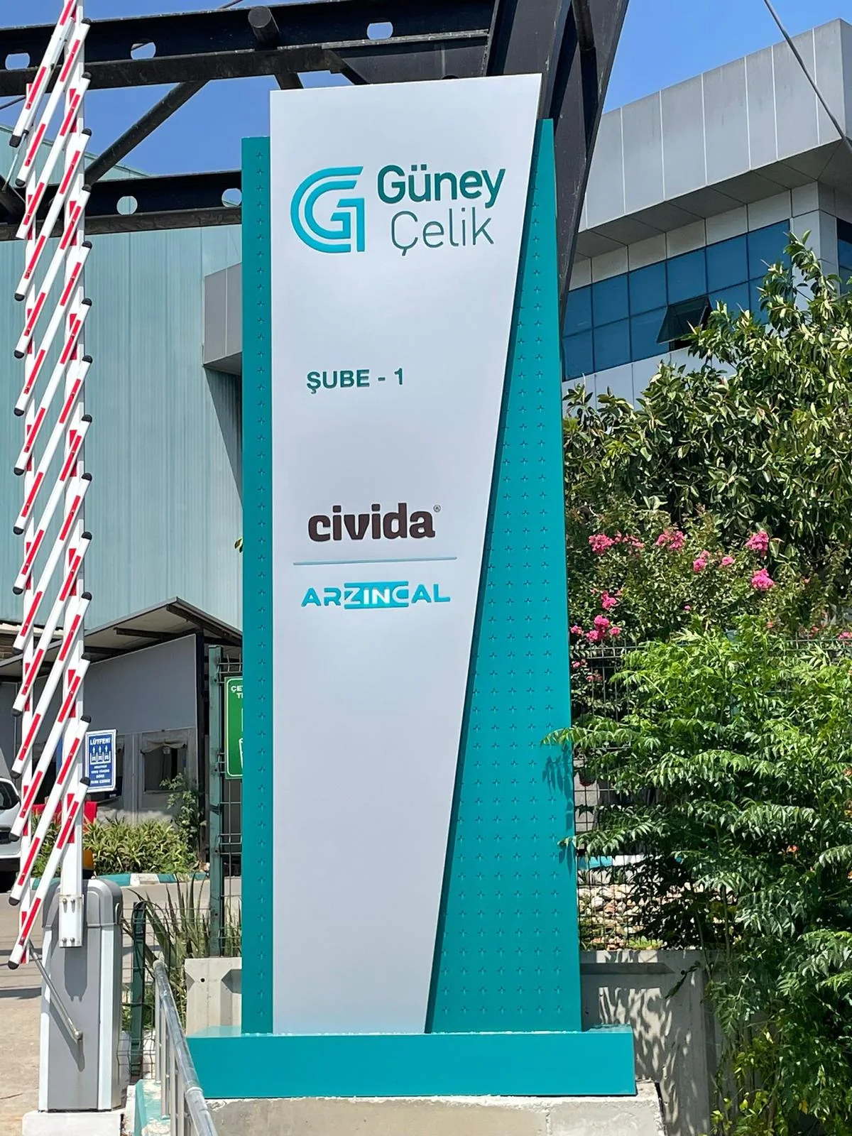 Güney Çelik kurumsal totem uygulaması